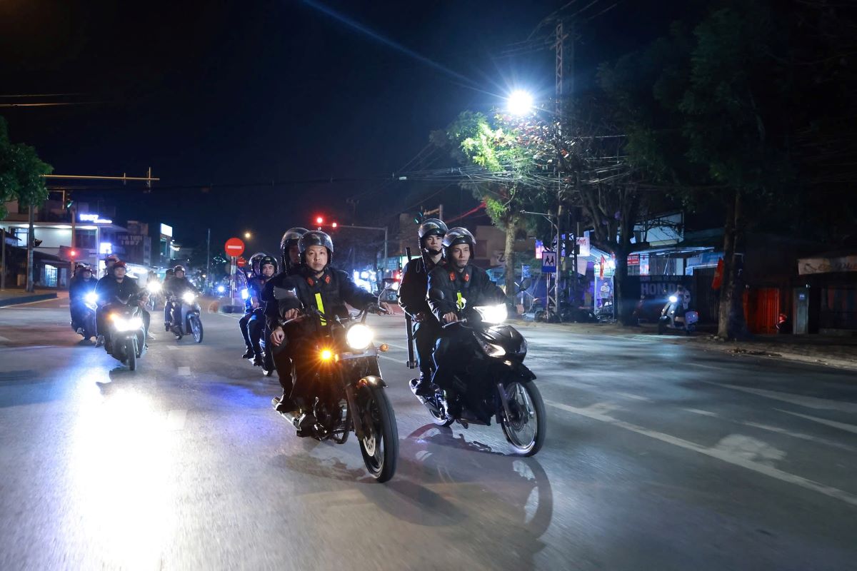 Quang Tri Provincial Police launched a crackdown on crime and discovered many people using illegal fireworks. Photo: Quang Tri Police