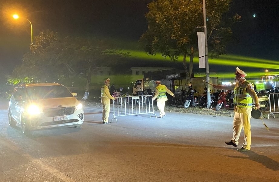 Quang Binh Provincial Police coordinate traffic. Photo: Quang Binh Police