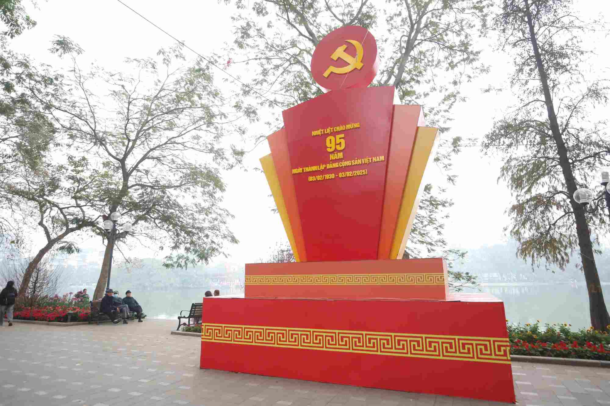 Hanoi streets decorated to celebrate the 95th anniversary of the founding of the Communist Party of Vietnam. Photo: Tran Vuong