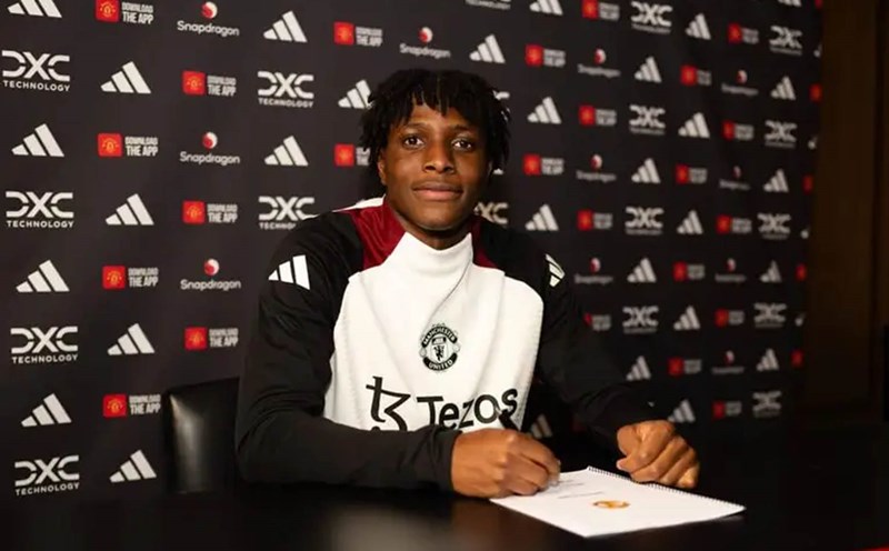 Patrick Dorgu has become a "Red Devil". Photo: Manchester United