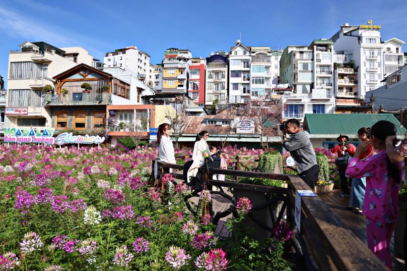 Trong các ngày Tết, rất đông lượng khách đổ về Lâm Đồng. Ảnh: Chính Thành