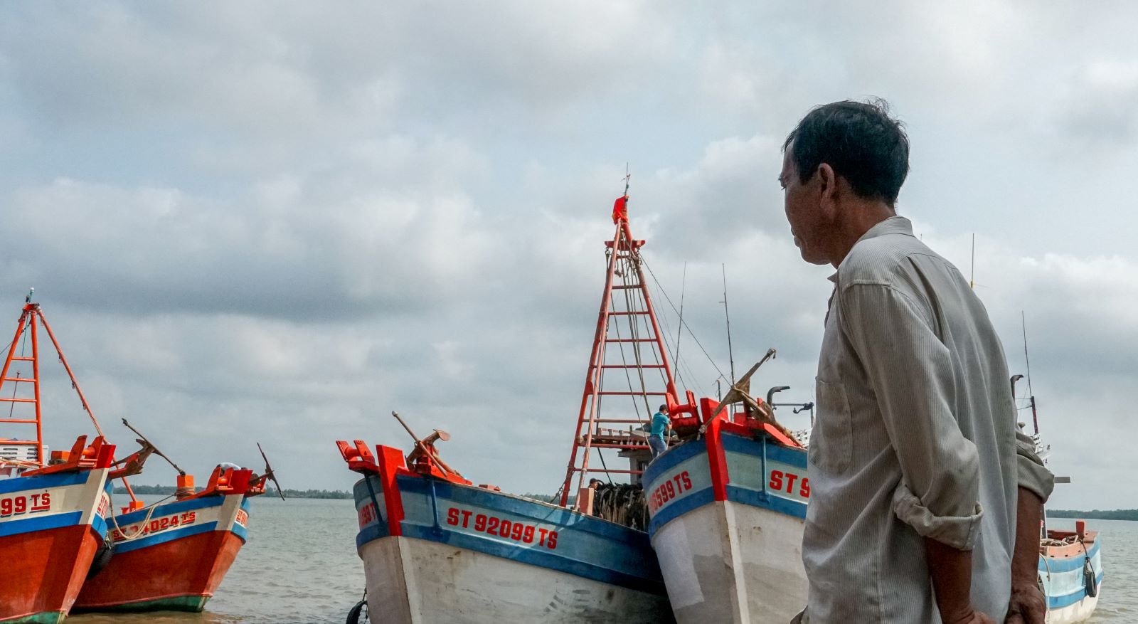 Ngu dan Soc Trang hi vong chuyen bien dau nam thuan buom xuoi gio, danh bat duoc nhieu ca tom. Anh: Phuong Anh