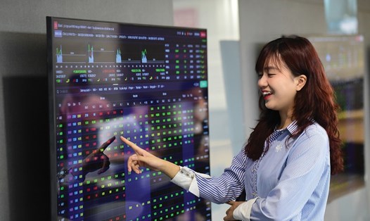 Thị trường chứng khoán kỳ vọng sẽ sớm chinh phục ngưỡng 1.300 điểm trong quý I/2025. Ảnh: Lê Toàn
