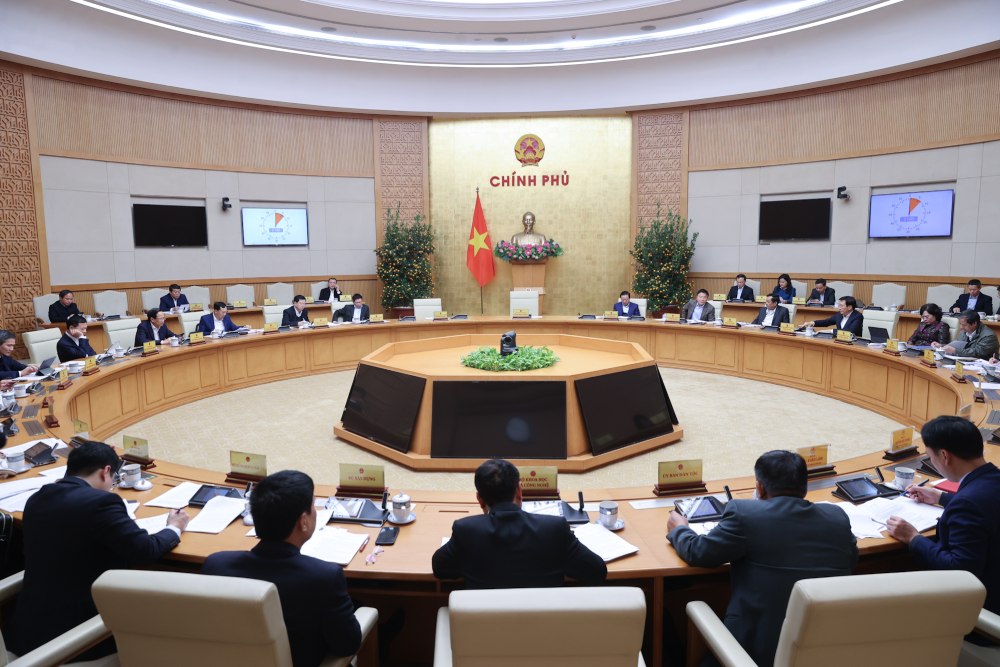 At the thematic meeting on law-making in February 2025 of the Government, delegates emphasized the need to facilitate the operation of the new organizational apparatus. Photo: Nhat Bac