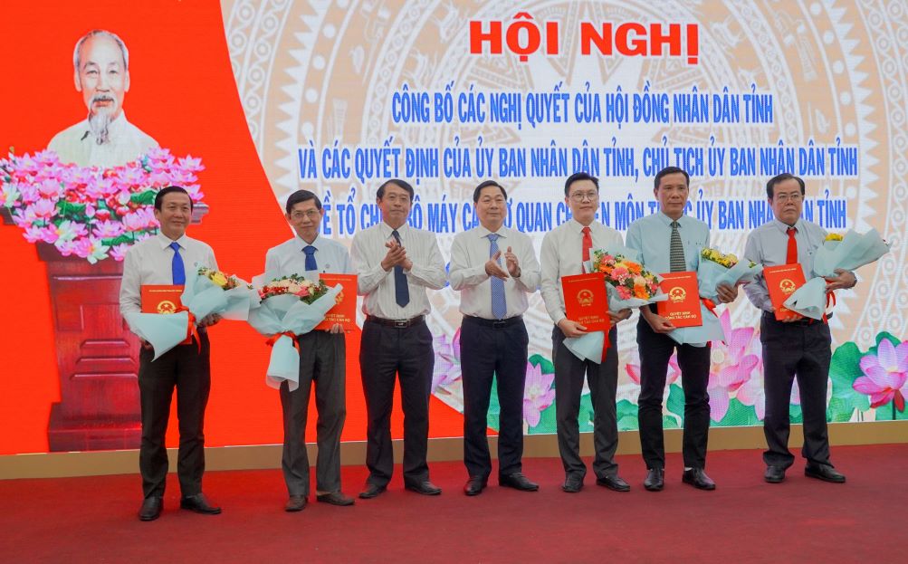 Lanh dao So Khoa hoc va Cong nghe tinh Soc Trang. Anh: Phuong Anh