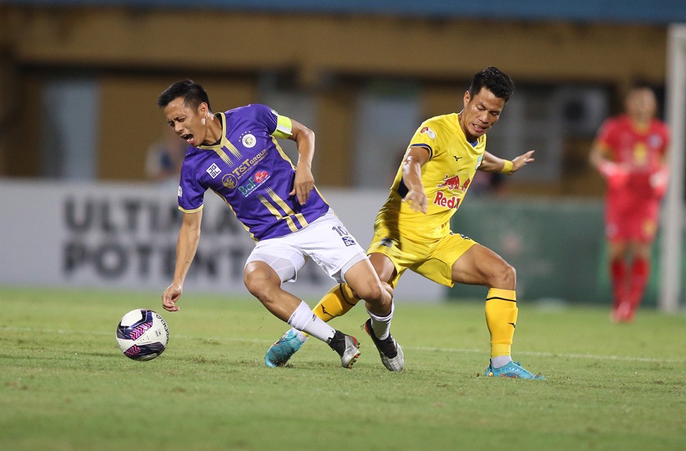 Hanoi FC visited Hoang Anh Gia Lai in round 14 of V.Legaue. Photo: Minh Dan