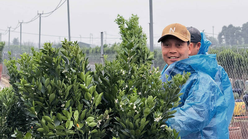 Moi nguoi nong dan deu mang trong minh hy vong vao mot vu mua moi day hua hen. Anh: Huyen Trang