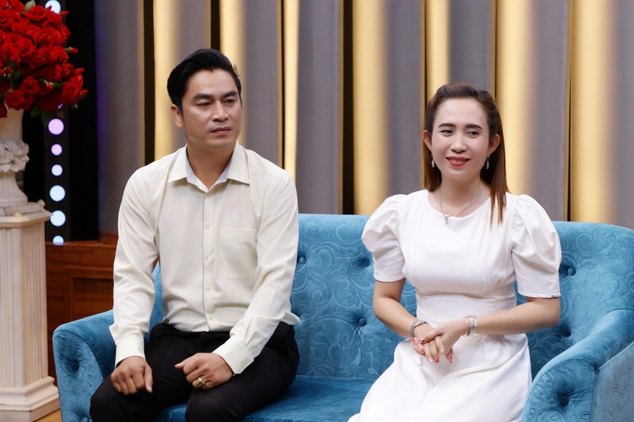 Mr. Hoang Son and his wife. Photo: Producer.