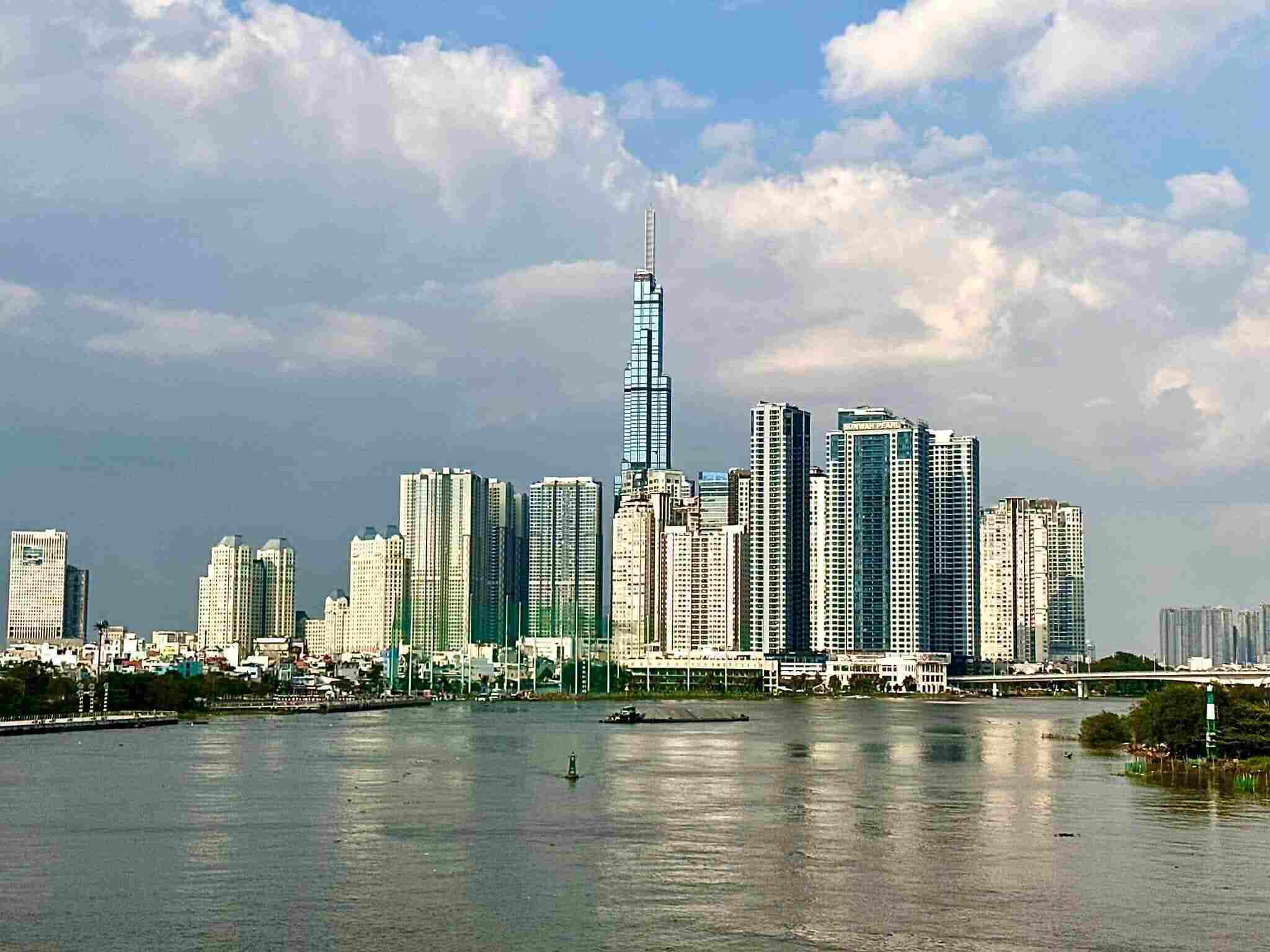 The real estate market has improved, supporting the bond channel to regain confidence. Photo: Bao Chuong