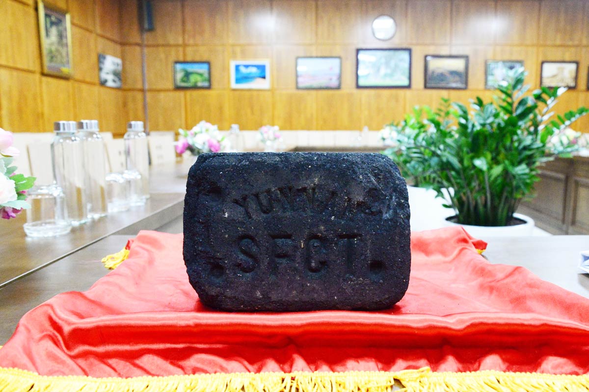 The charcoal Vian has 4 abbreviations SFCT engraved on it. Photo: Quang Ninh Museum