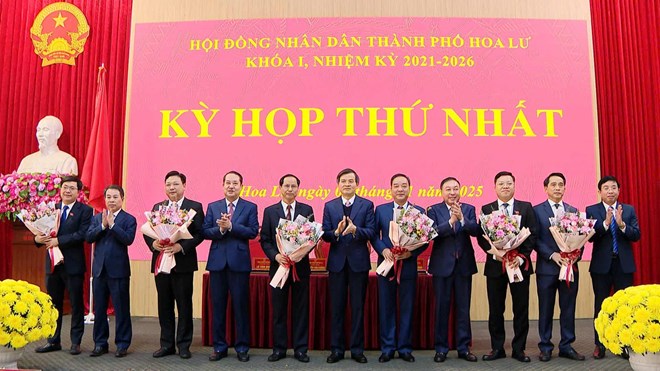 The leadership of the Hoa Lu City People's Committee currently has 6 people, including 1 chairman and 5 vice chairmen. Photo: Nguyen Truong