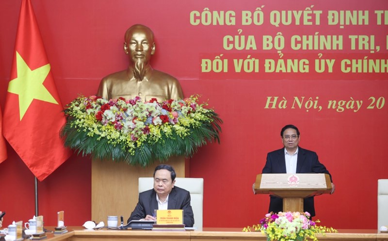 The Politburo and the Secretariat's inspection delegation held a conference to announce decisions to establish inspection teams in 2025 for the Government Party Committee and the National Assembly Party Committee. Photo: VGP/Nhat Bac