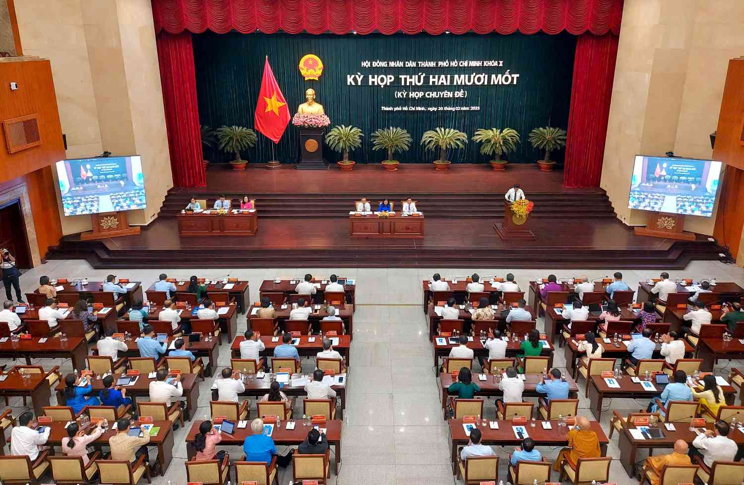 Overview of the 21st session (special session) of the 10th term Ho Chi Minh City People's Council on the afternoon of February 20. Photo: Minh Quan