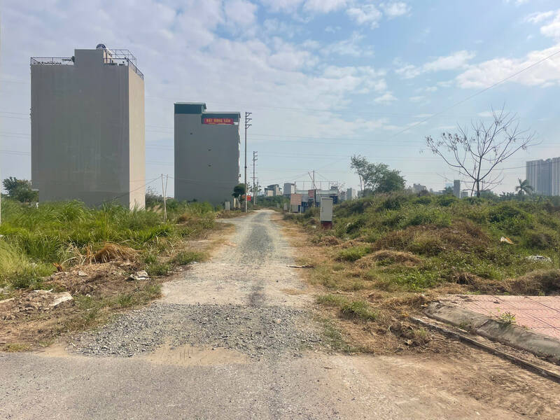 The service land segment in the suburbs of Hanoi is of interest to many investors. Photo: Thu Giang