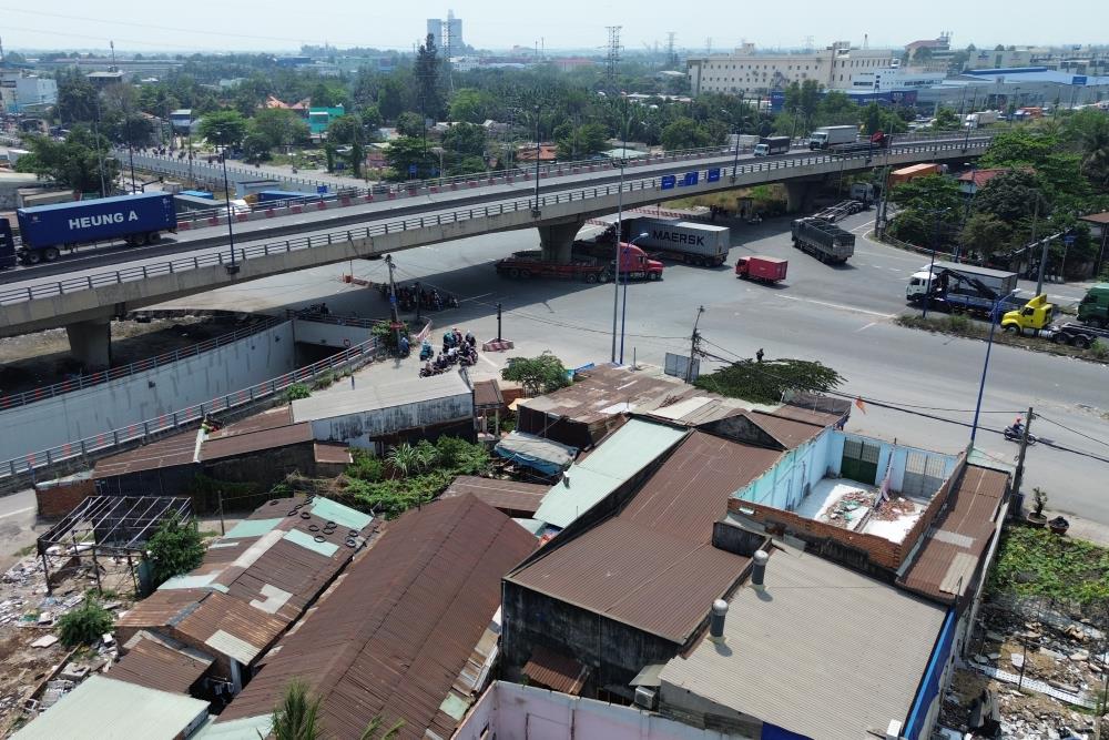 The billion-dollar intersection in Ho Chi Minh City has been stuck for 9 years due to land acquisition. Photo: Anh Tu