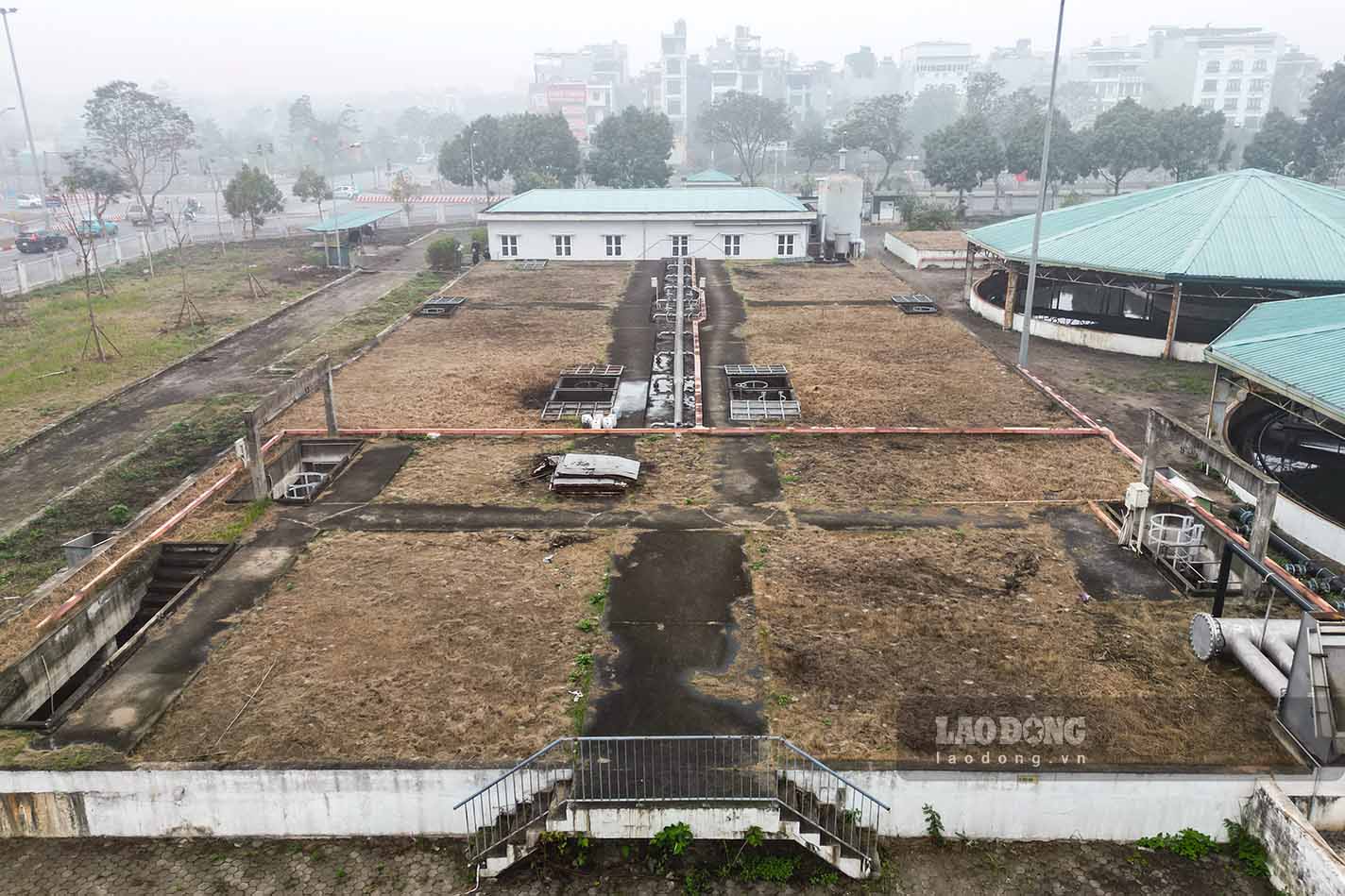 “Cac bui co dai gan day moi duoc phat quang nen nguoi dan de dang nhan thay cac hang muc ben trong da ri set”, chi Ha noi.