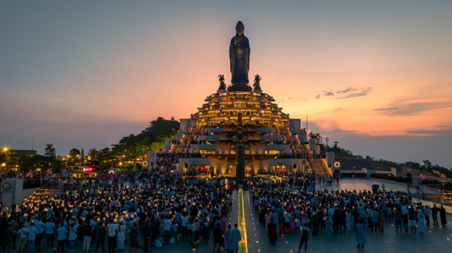 Le dang dang dien ra vao cac toi thu 7 tai nui Ba Den. Anh: Minh Tu