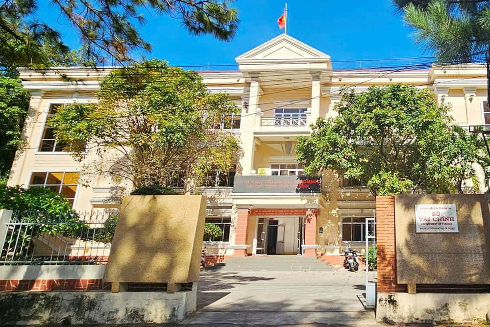 Gia Lai Department of Finance, where 12 officers and employees wrote applications for early retirement. Photo: Chi Anh