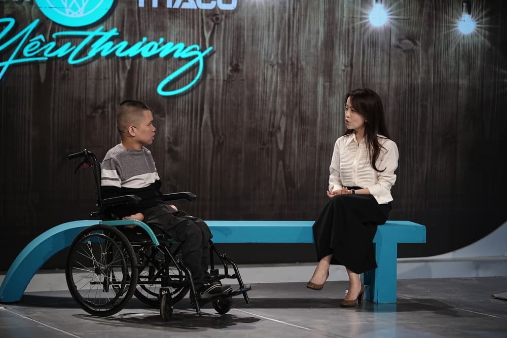 Anh Trân Việt Hùng là khách mời của chương trình "Trạm yêu thương". Ảnh: VTV