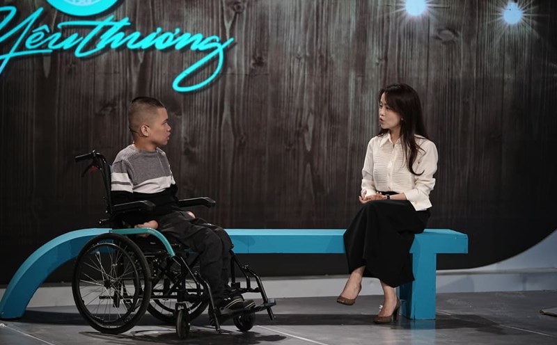 Mr. Tran Viet Hung was a guest on the program "Love Station". Photo: VTV