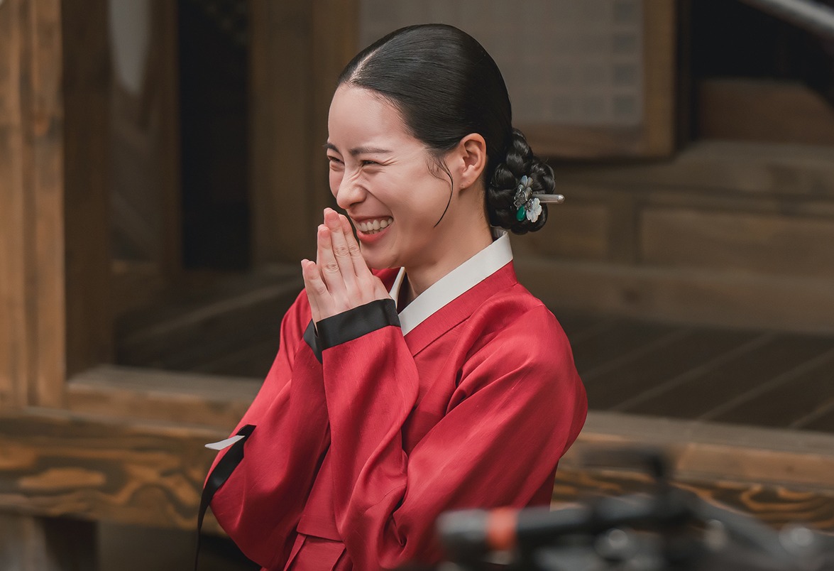 Lim Ji Yeon shines behind the scenes of The Legend of Lady Ok. Photo: Producer