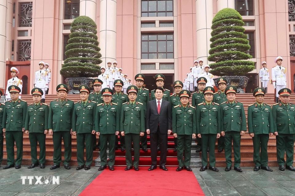 Chủ tịch nước Lương Cường với lãnh đạo Bộ Quốc phòng và các đại biểu. Ảnh: TTXVN