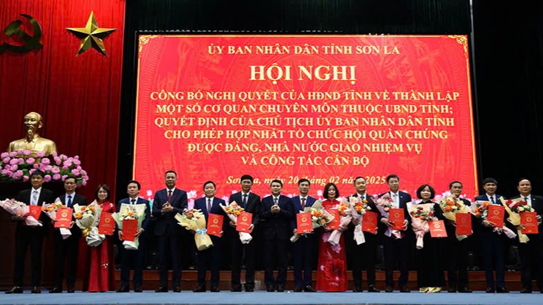 Son La province announced a resolution to establish specialized agencies after the merger and arrangement. Photo: Quoc Tuan