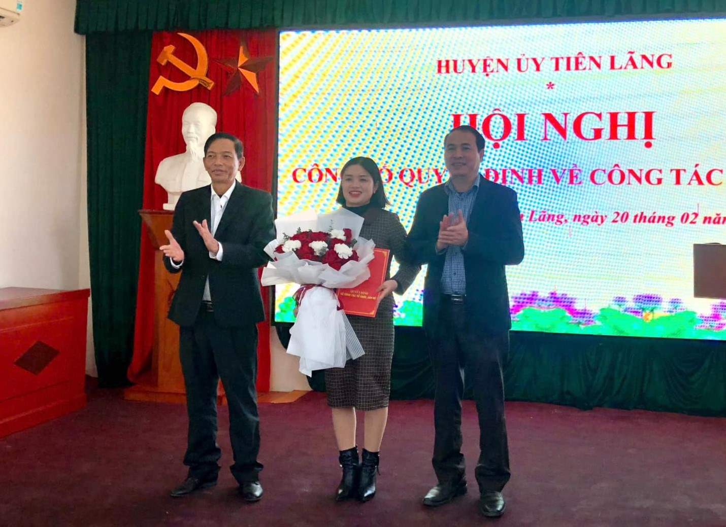 Tien Lang District Party Committee (Hai Phong) announced decisions on personnel work. Photo: Tien Lang District People's Committee