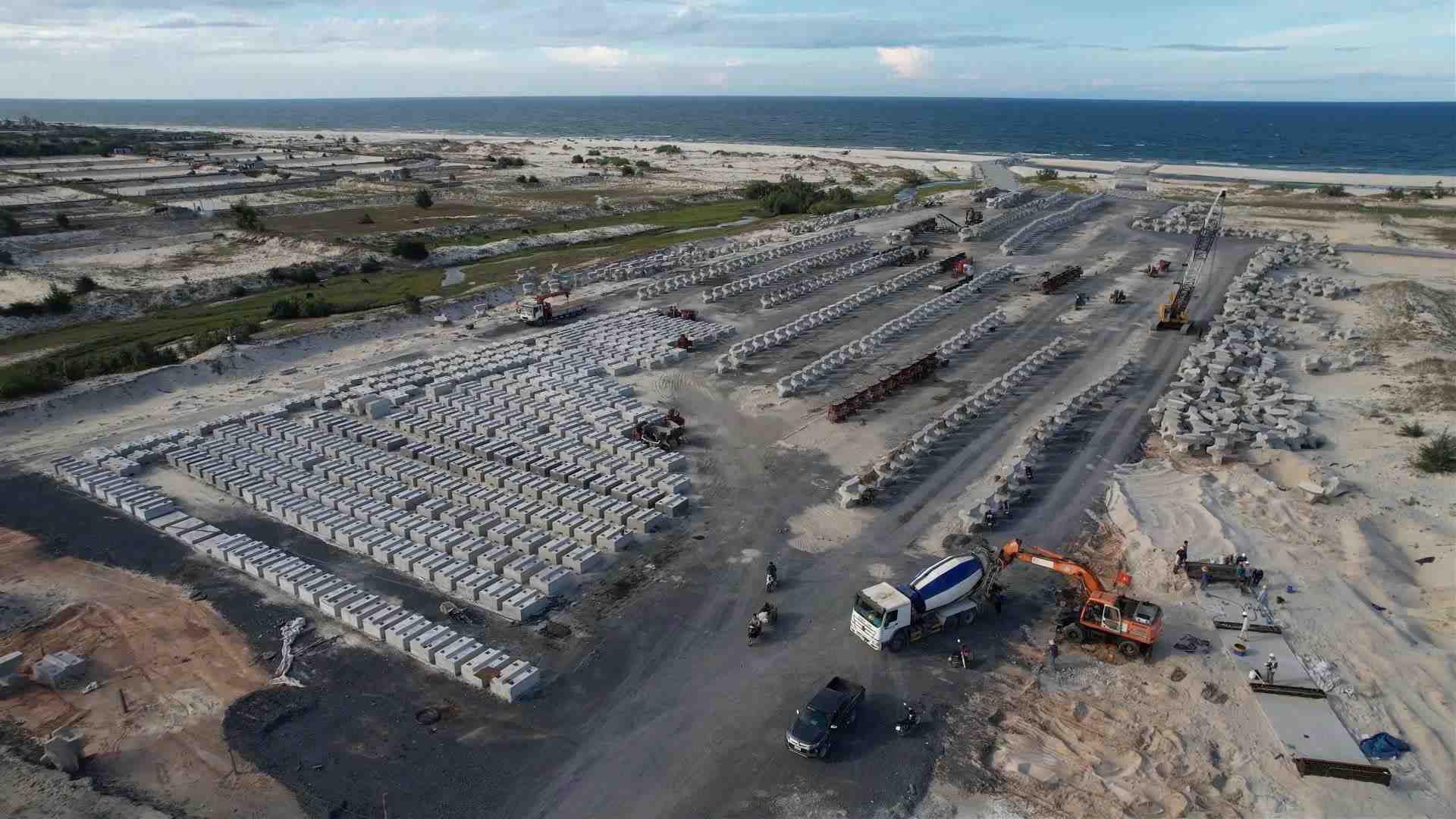 Construction of My Thuy port in the Southeast Quang Tri Economic Zone. Photo: Hung Tho