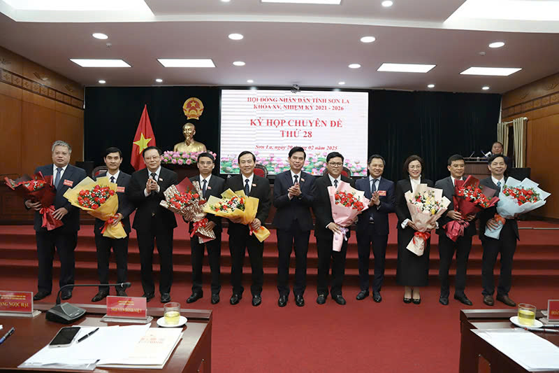 The 28th thematic session of the 15th Son La Provincial People's Council, term 2021-2026. Photo: Khanh Linh
