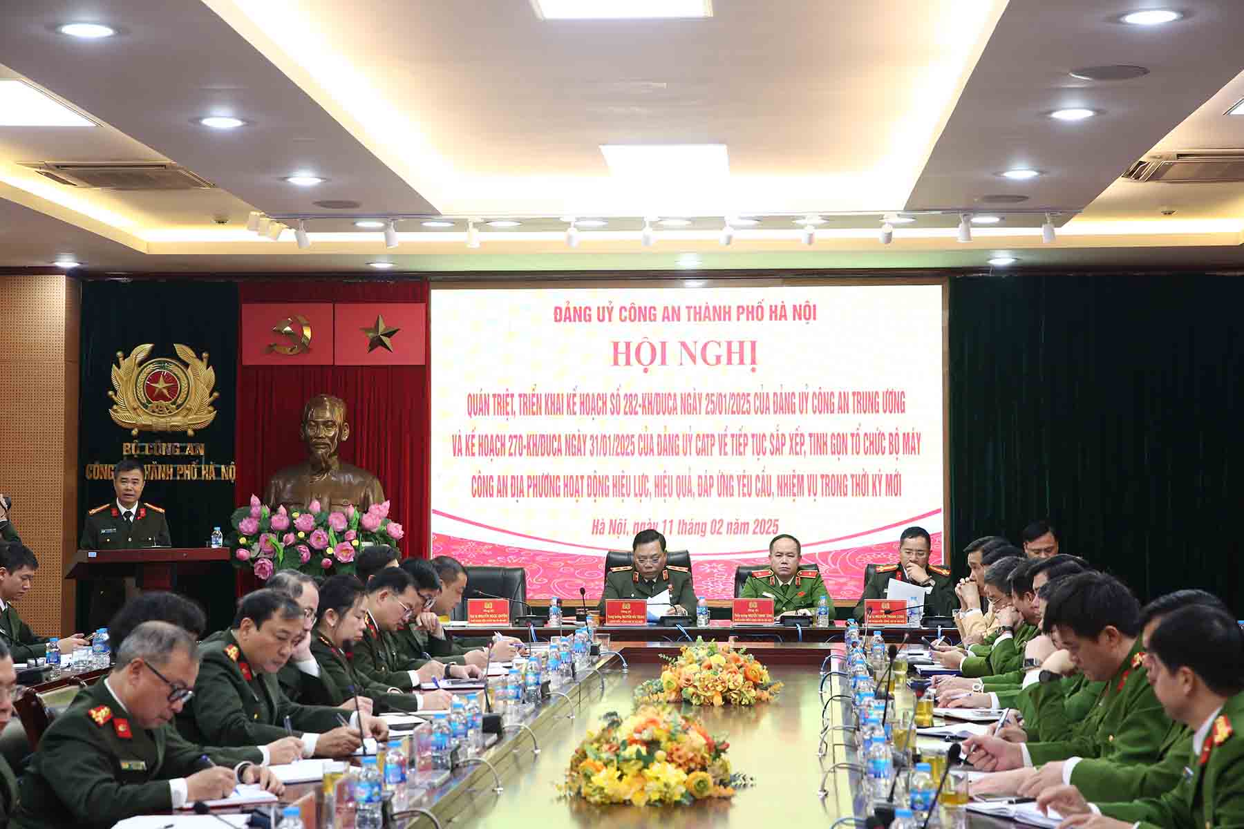 Hanoi City Police will end the operation of 30 district-level police. Photo: Hanoi City Police