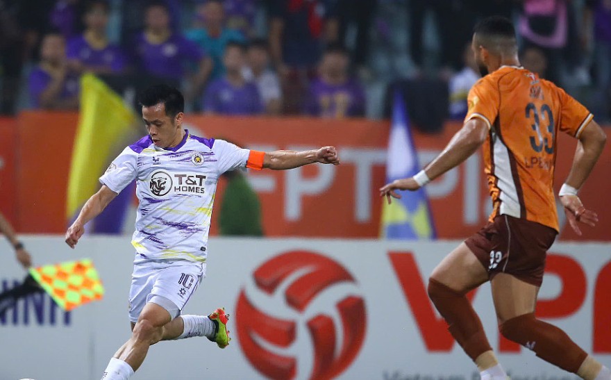 Hanoi FC visited Hoang Anh Gia Lai in round 14 of V.League 2024-2025. Photo: VPF