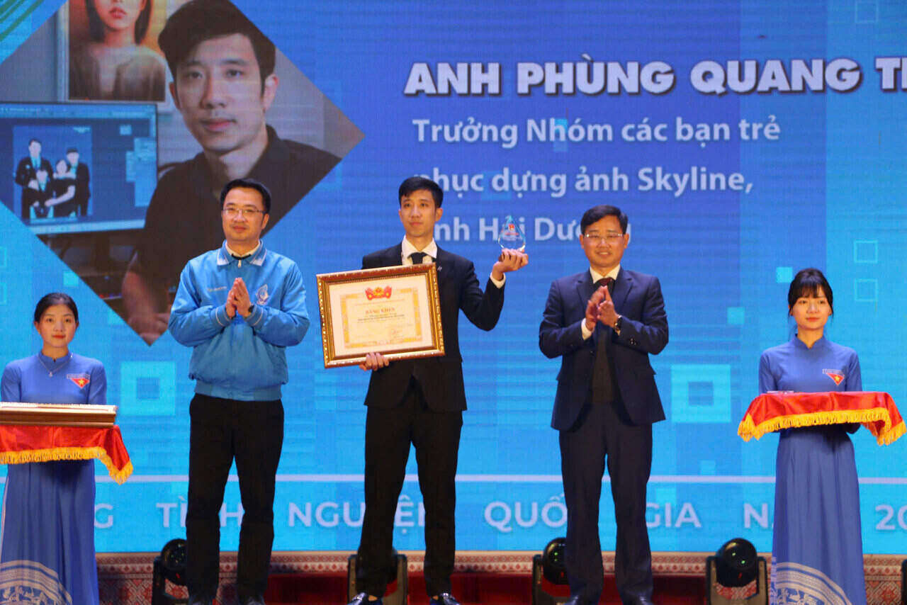 The Hai Duong guy restored the photo, touching his heart. Photo: Character provided