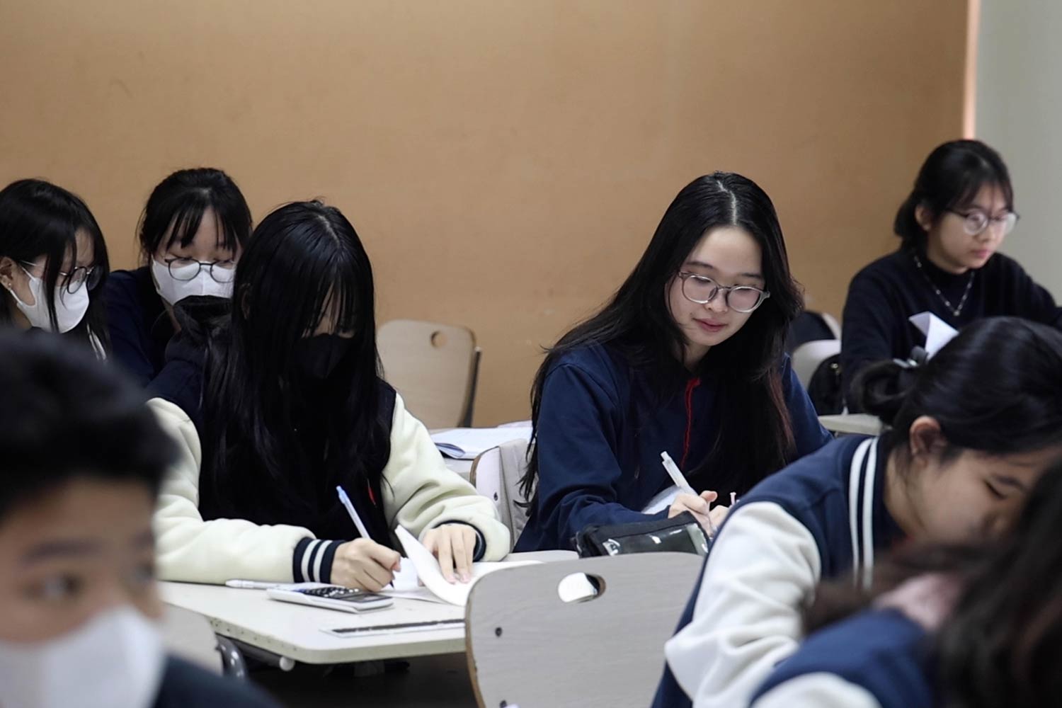 Abolish early admission: University admission scores will fluctuate