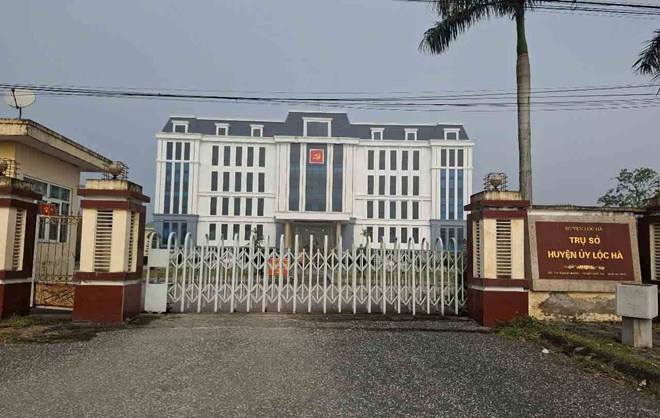 Giao xử lý các trụ sở dôi dư sau khi xóa một huyện tại Hà Tĩnh