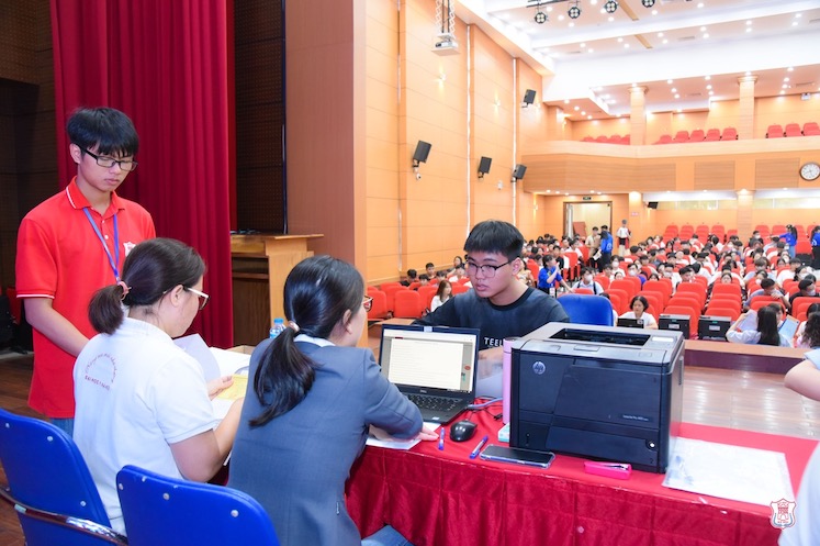 The Ministry of Health has just responded to the policy of exempting and reducing tuition fees for medical students. In the photo are students attending Hanoi Medical University. Illustrative photo source: HMU
