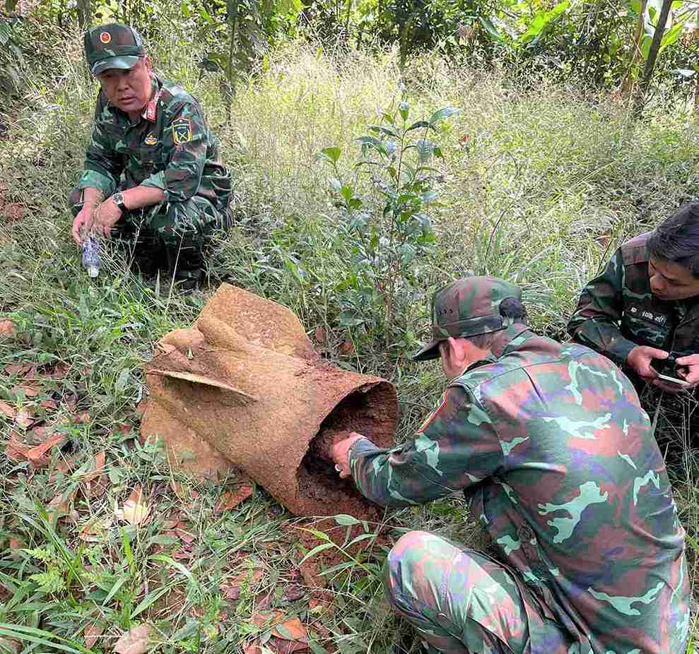 The authorities safely handled the bomb. Photo: Lam Hong