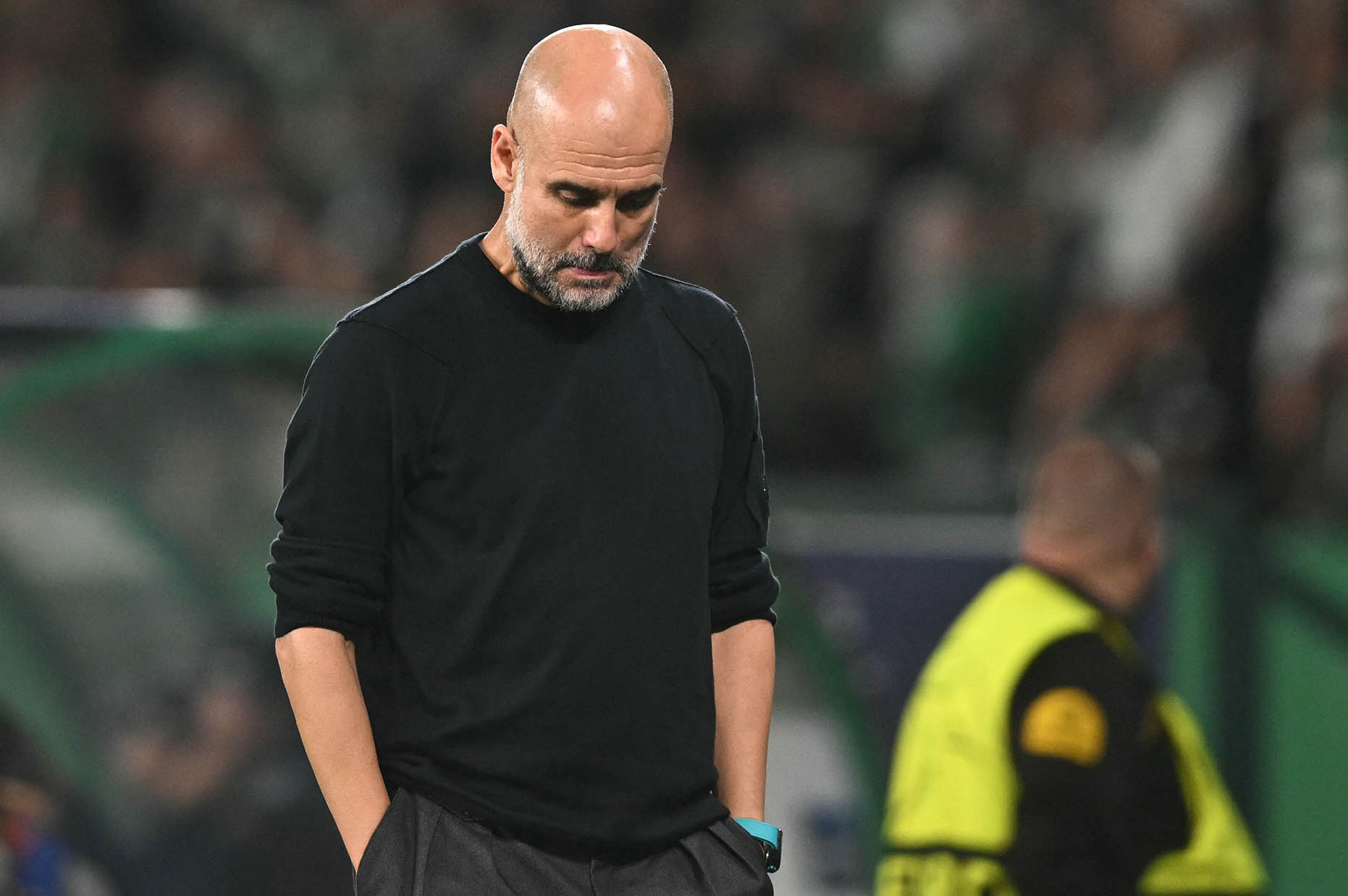 Guardiola dang trai qua chien dich toi te.  Anh: AFP