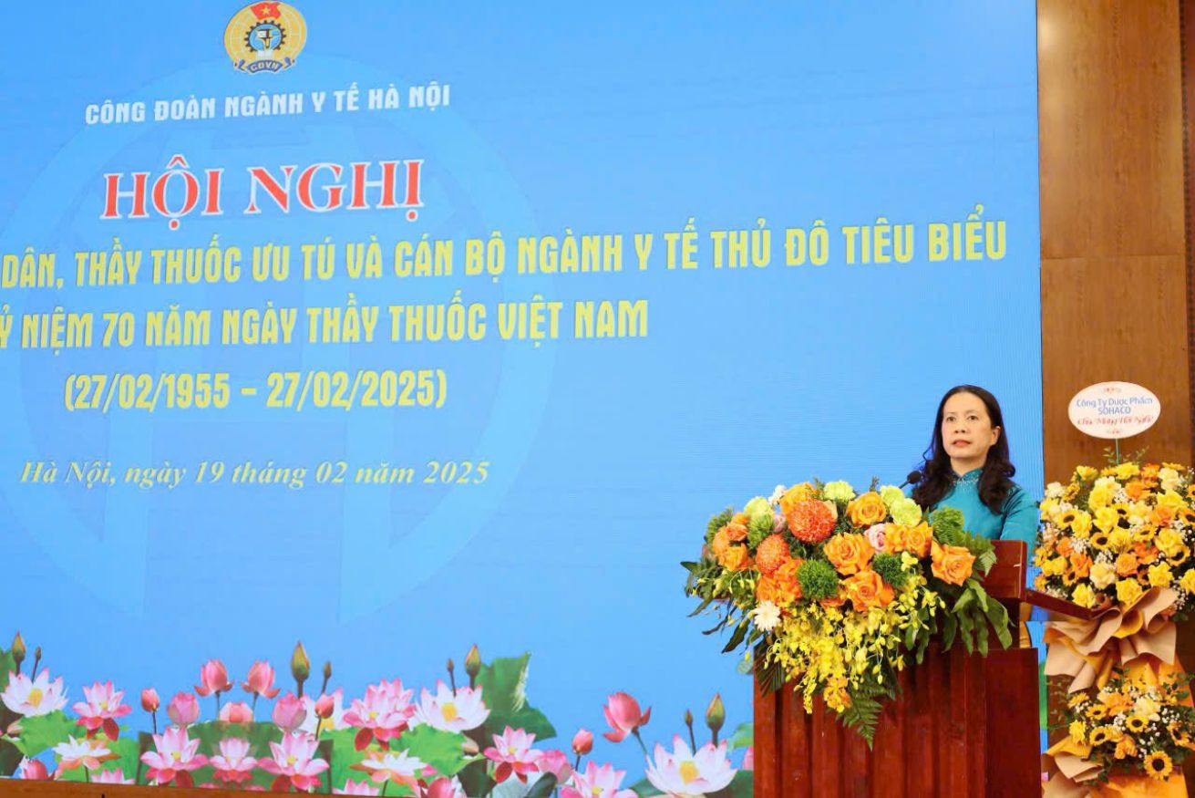 Ms. Dinh Thi Thanh shared at the conference. Photo: CDYTHN