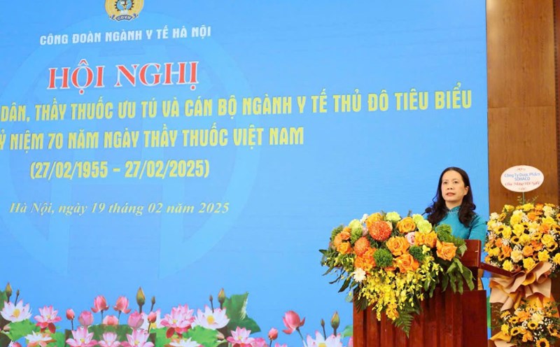 Ms. Dinh Thi Thanh shared at the conference. Photo: CDYTHN