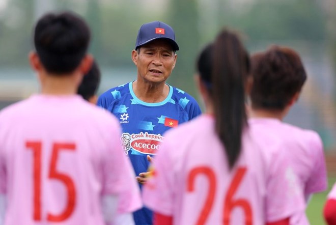 Coach Mai Duc Chung has many concerns when looking for a successor. Photo: VFF