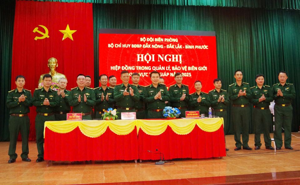 The border guards of the three provinces have agreed to protect the border in 2025. Photo: Van Hoan