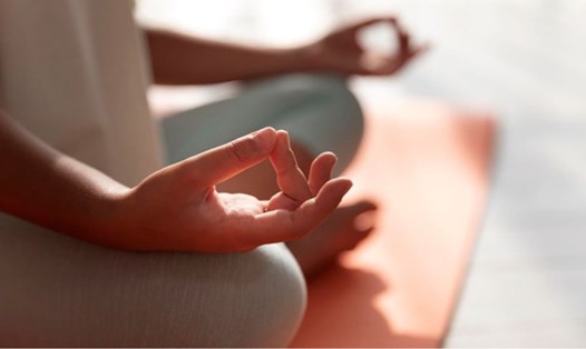 Việc hình thành thói quen tốt trước khi ngủ có thể giúp ngủ ngon hơn và nâng cao sức khỏe tổng thể. Ảnh: Theo Healthshots.