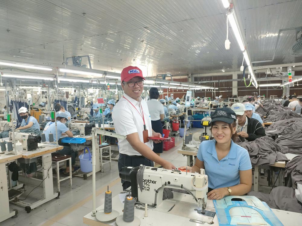 Hue Textile and Garment Joint Stock Company needs to fill about 200 positions. Photo: Tien Hau