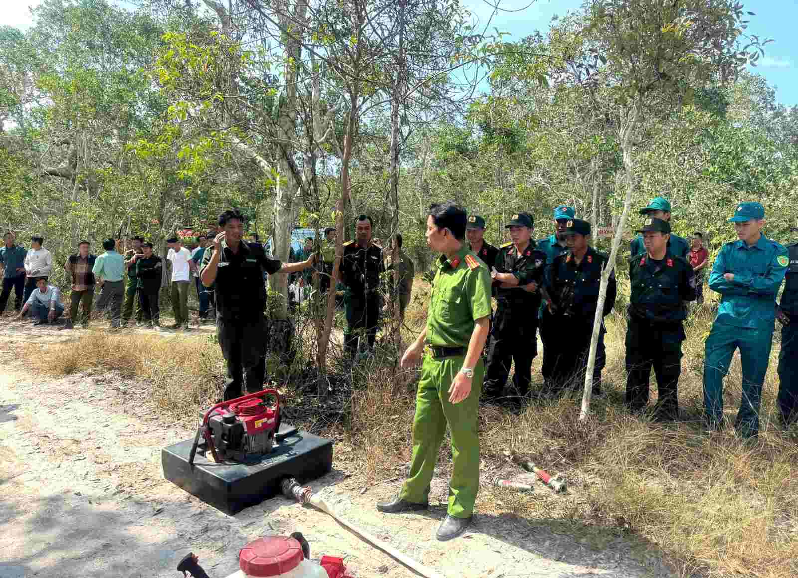Phu Quoc National Park organizes forest fire prevention and fighting drills. Photo: Xuan Nhi