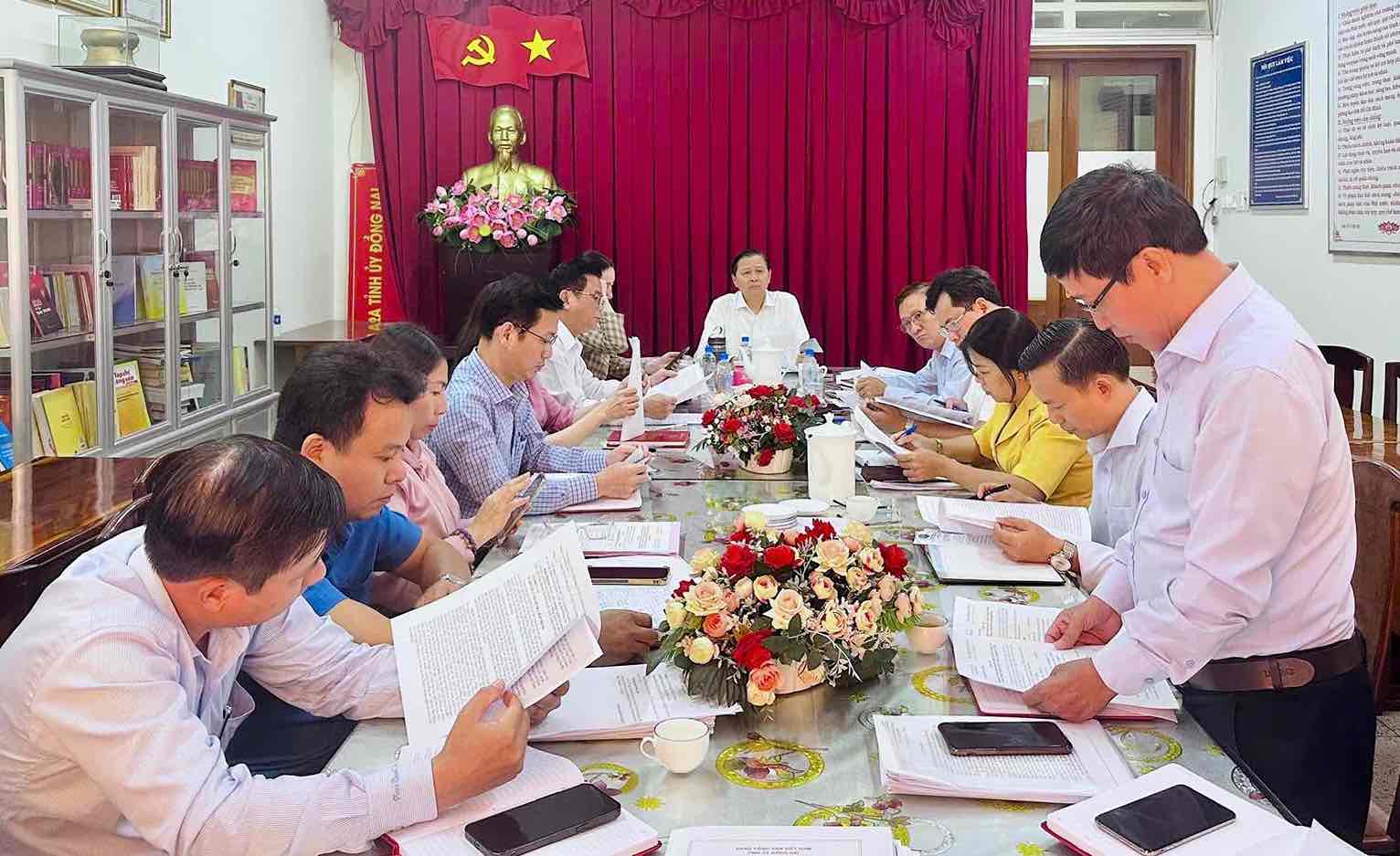 The Inspection Committee of Dong Nai Provincial Party Committee announced the results of the 47th session proposing to discipline 2 deputy directors of the department. Photo: Inspection Committee