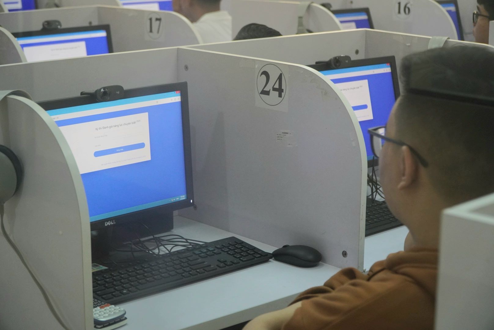 Candidates taking the Ho Chi Minh City University of Education's specialized competency assessment exam in 2024. Photo: Chan Phuc