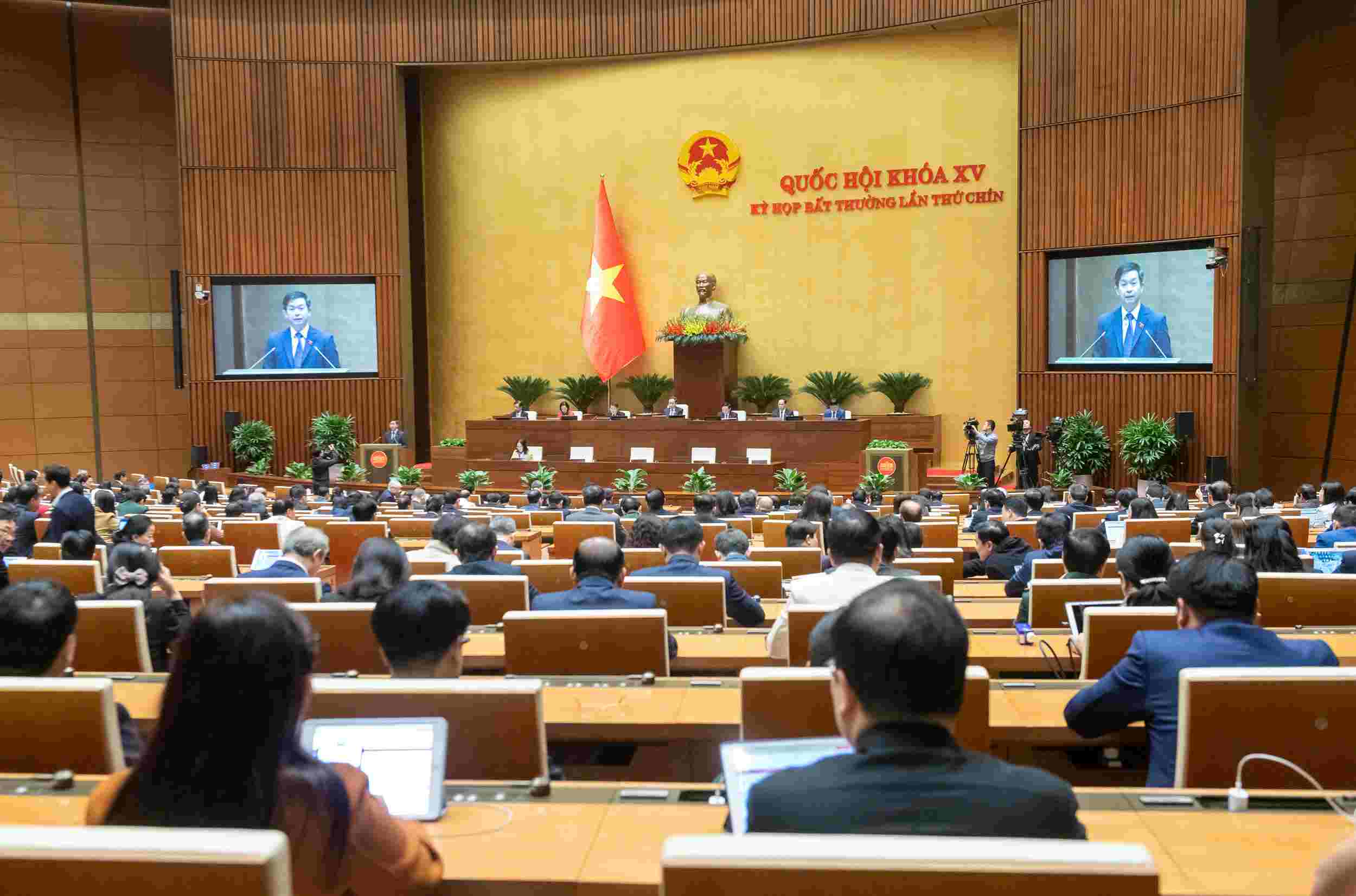 The National Assembly passed a Resolution on the investment policy for the Lao Cai - Hanoi - Hai Phong Railway Construction Investment Project. Photo: Quochoi.vn