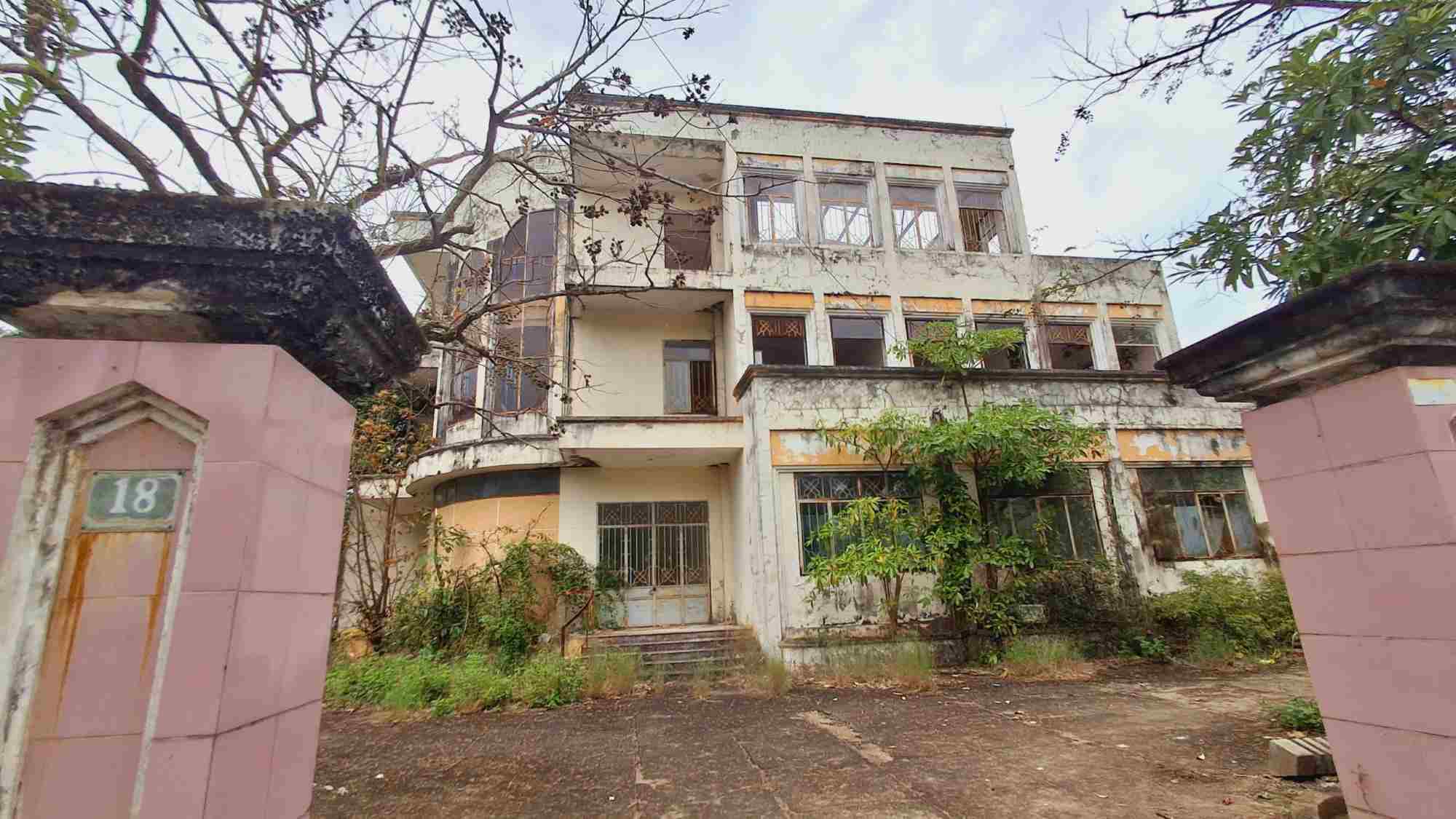 The old headquarters of the Department of Culture, Sports and Tourism of Quang Nam province was in a prime location but abandoned for 17 years after the merger. Photo: Hoang Bin