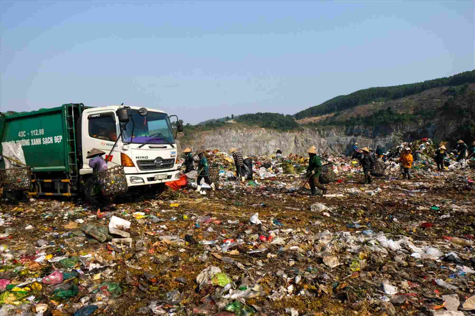 Currently, at Khanh Son landfill, there are two waste treatment plant projects of 650 tons/day and night and 1,000 tons/day and night in Da Nang. Photo: Hoang Vinh